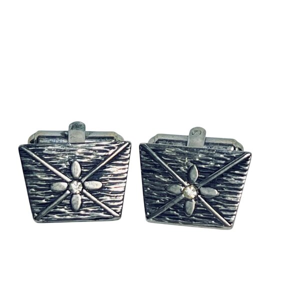 Vintage Textured Silver Tone And Clear Rhinestone Tie Bar And Cufflinks Set (605 - Picture 2 of 4